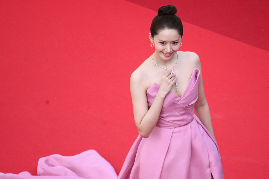 Yoona hóa búp bê Barbie trên thảm đỏ Cannes