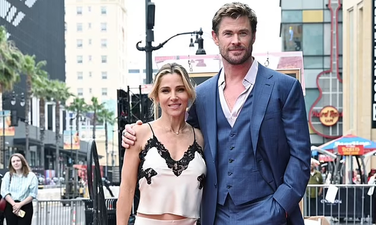 Vợ Chris Hemsworth bị chê mặc 'váy ngủ' đến lễ vinh danh chồng